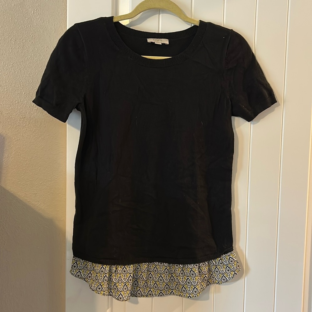 LOFT short sleeve sweater with yellow/black/white woven detail at hem.